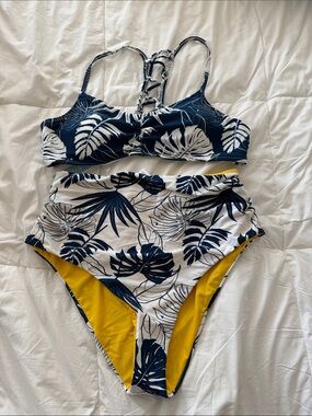 Cupshe Navy & White Tropical Leaf Two-Piece Swim Set NWT!